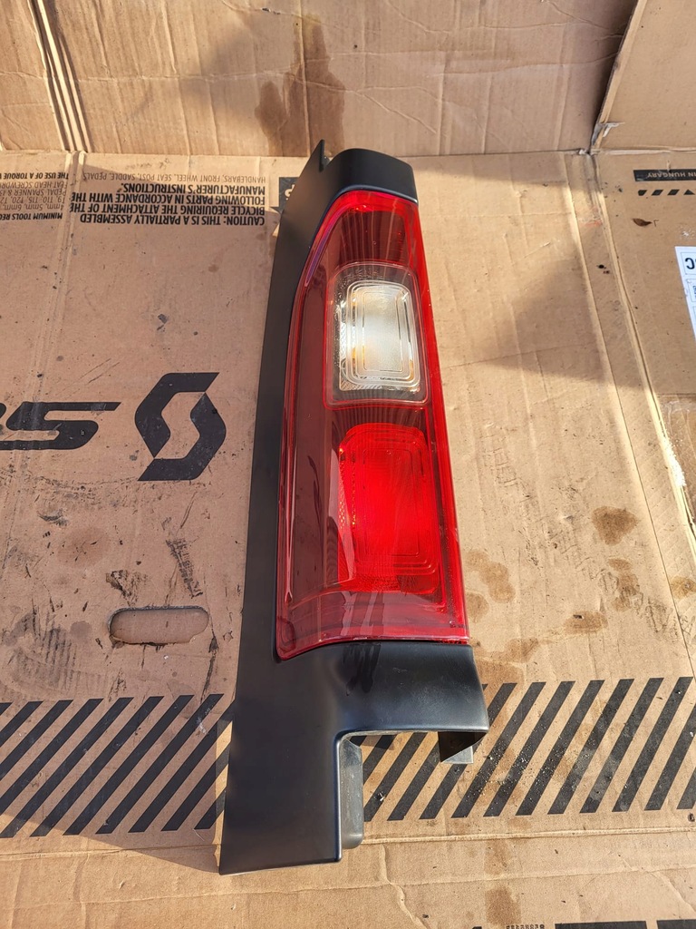 фото №1, Vivaro b trafic iii лампа левая задняя 2014-20