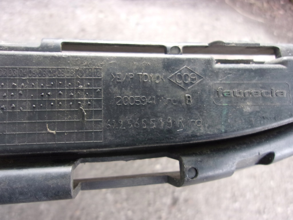 фото №3, Clio iii решётка бампера перед