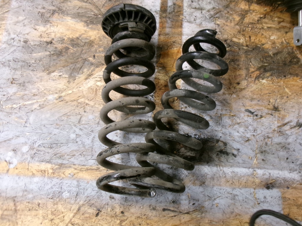 фото №1, Mercedes w205 пружины задняя комплект