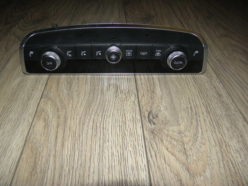 фото №1, Панель кондиционера audi s3 a3 8v 8v0820043d