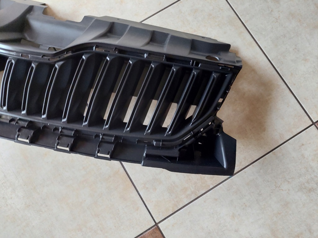 фото №6, Решітка радіатора - решітка радіатора - skoda fabia iii - 6v0 - новий