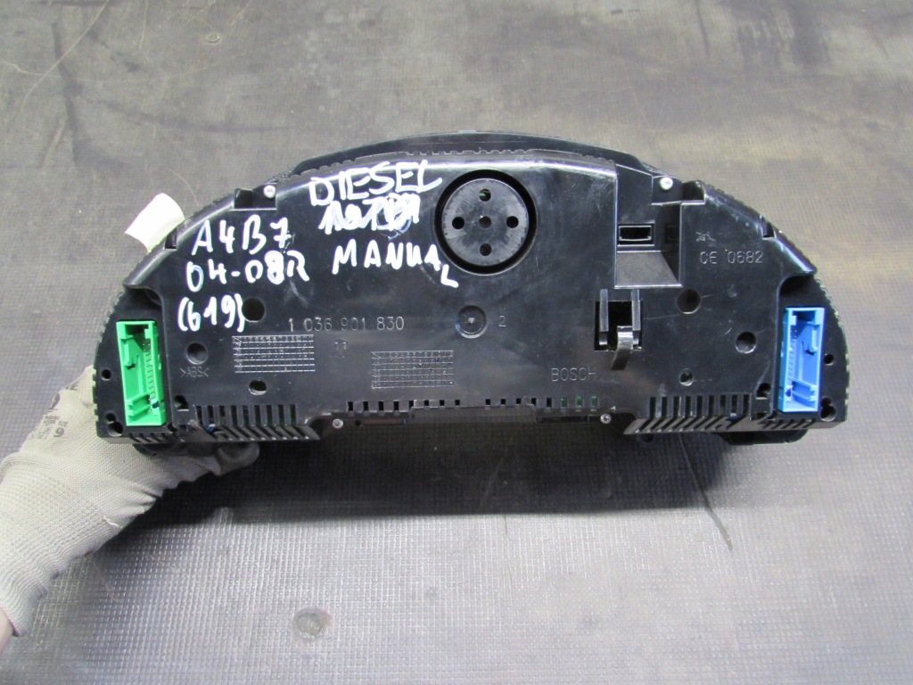 Панель 0263626080 audi a4b7 04-08r Цена