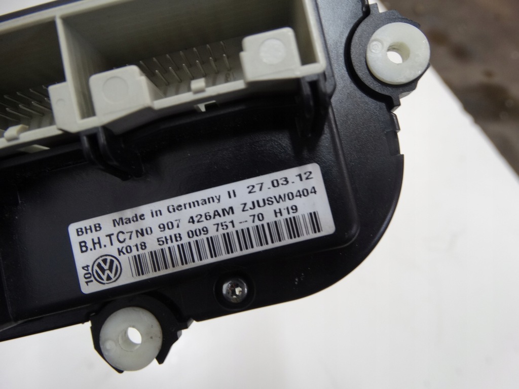 фото №11, Панель обдув кондиціонера vw passat b7 5hb009751