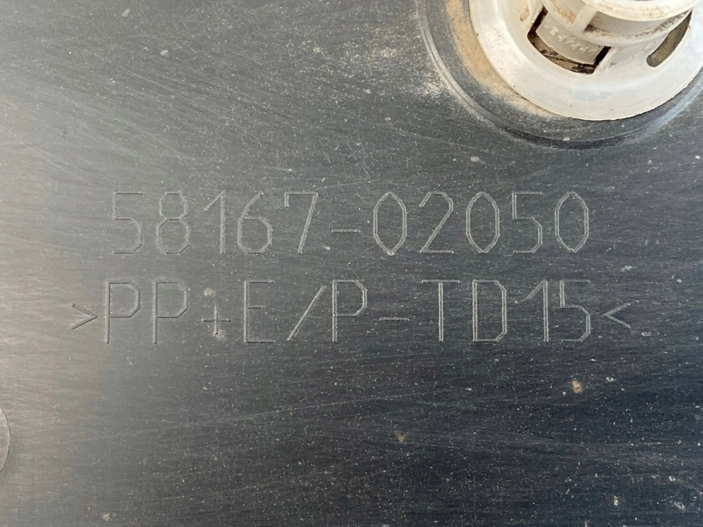 2011 toyota auris 150 накладка нижня бака пального 5816702050 Зі Шроту