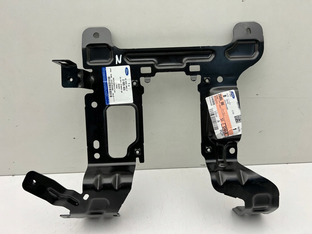 фото №1, Ford e-transit кронштейн разъём зарядки оригинал 20-