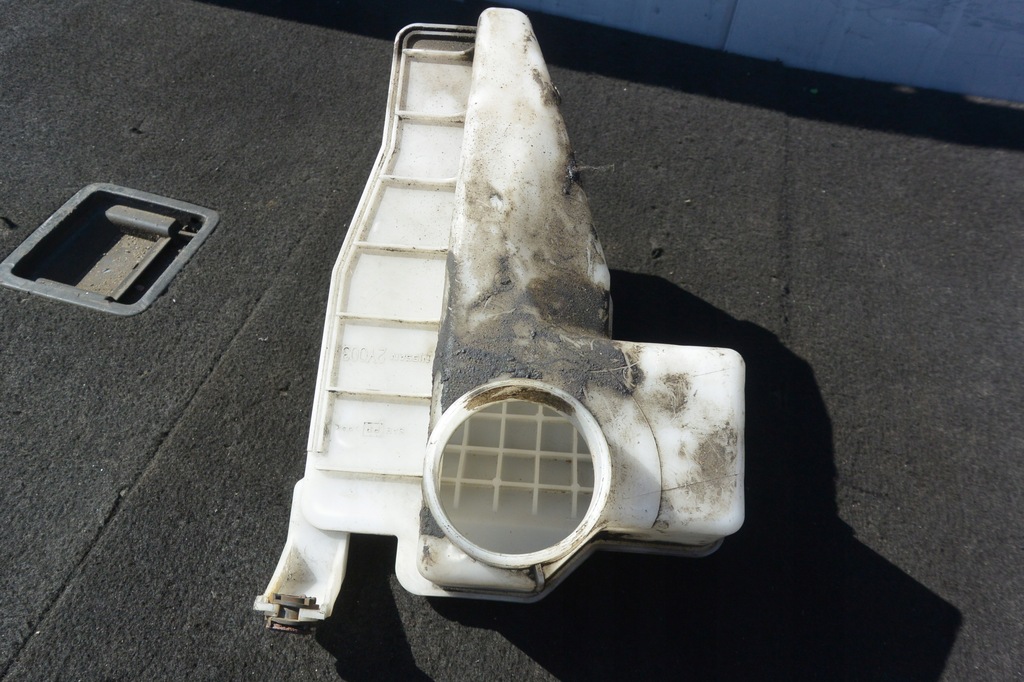 фото №5, Nissan maxima a33 00-04 абсорбер воздуха 2.0 3.0