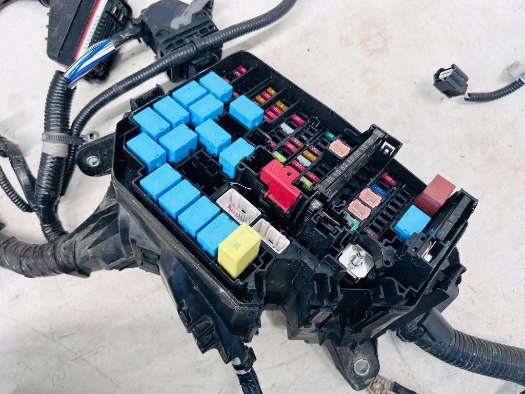 Corolla cross 2.0 hybr жгут электропроводка отсек двигателя full led pdc камера Оригинал