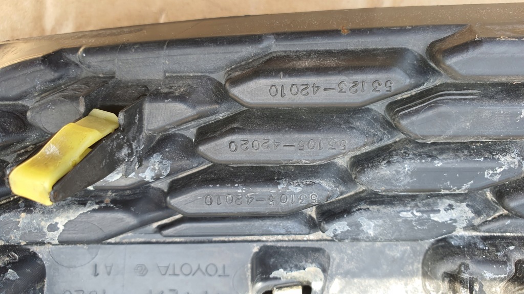 фото №3, Решётка бампера правая toyota rav4 53105-42010