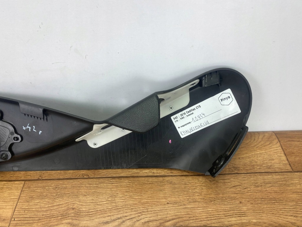 Пластик захист заглушка сидіння cadillac cts 2014+ Ціна