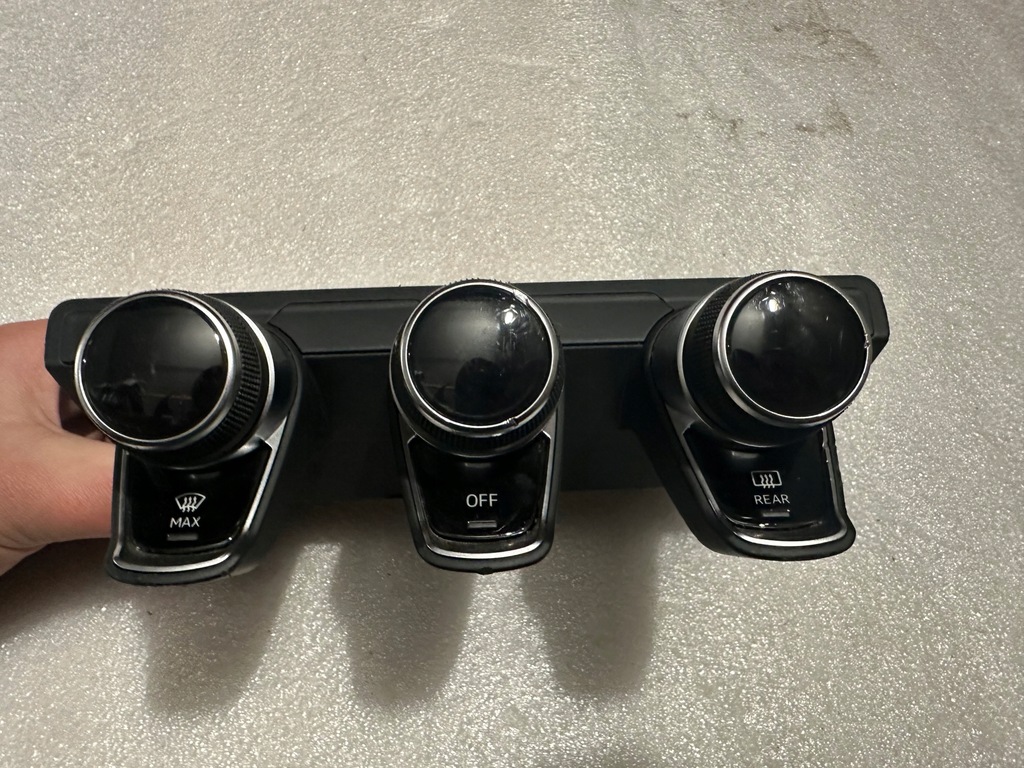 фото №1, !панель кондиционера audi r8 4s0820043k!