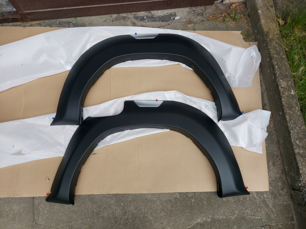 фото №1, Toyota hilux viii 15- молдинг крыла r задняя nowa