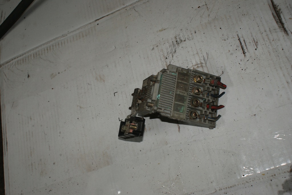 фото №1, Colt vi клемма плюсовая предохранители