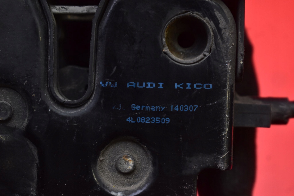 фото №8, Замок засов капот 4l0823509 audi q7 4l 05-09