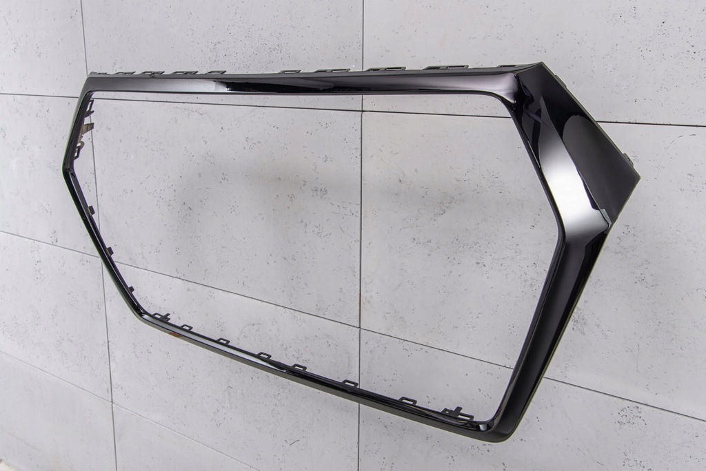 фото №9, Audi q7 sq7 4m 15-20 przed faceliftingiem czarna рамка решітка 4m0853651b