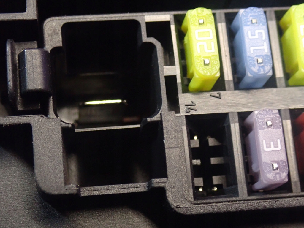 фото №7, Opel corsa d 06-11 коробка предохранителей 13265077