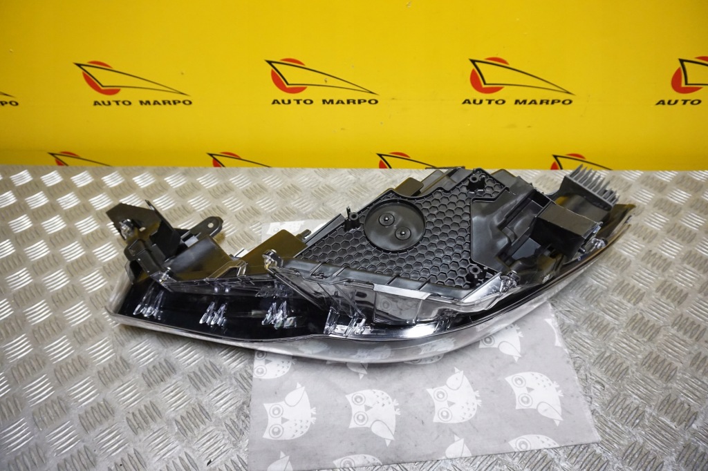 Toyota corolla cross 2022 - фара фара full led правий срібляста америка Недорого