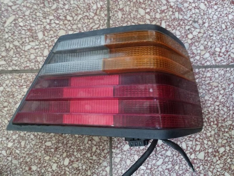 фото №1, Лампа права задня 0153373 mercedes w124