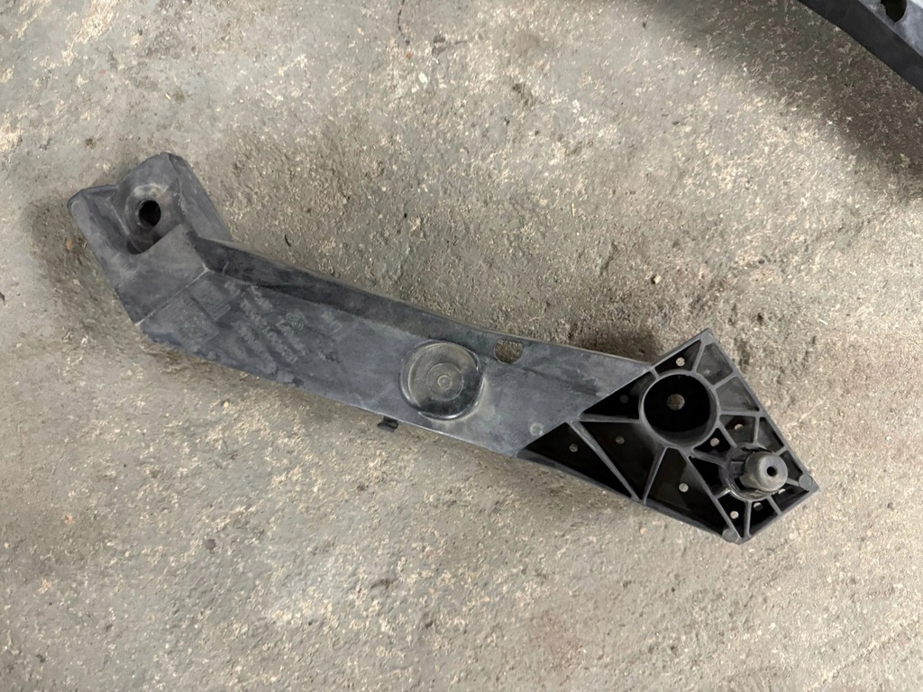 фото №1, Renault trafic iii панель фары кронштейн