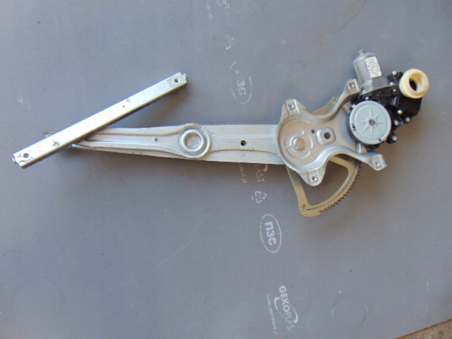 фото №1, Підйомник скло лівий перед toyota verso 2014r 69820-0f021