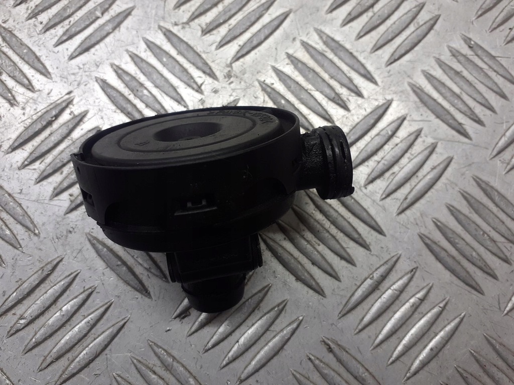 фото №1, Вентиляція картера vw polo iv 9n 1.2 03e103765b