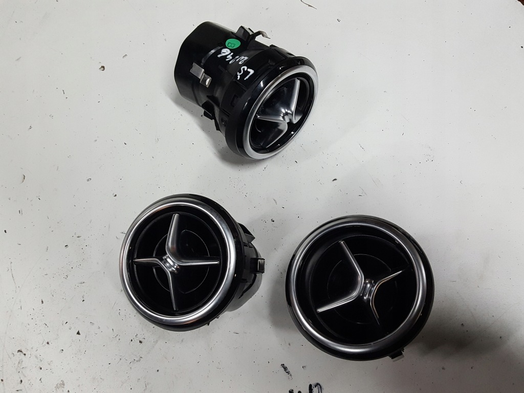 фото №1, Mercedes b w246 10r- решётка обдув средняя