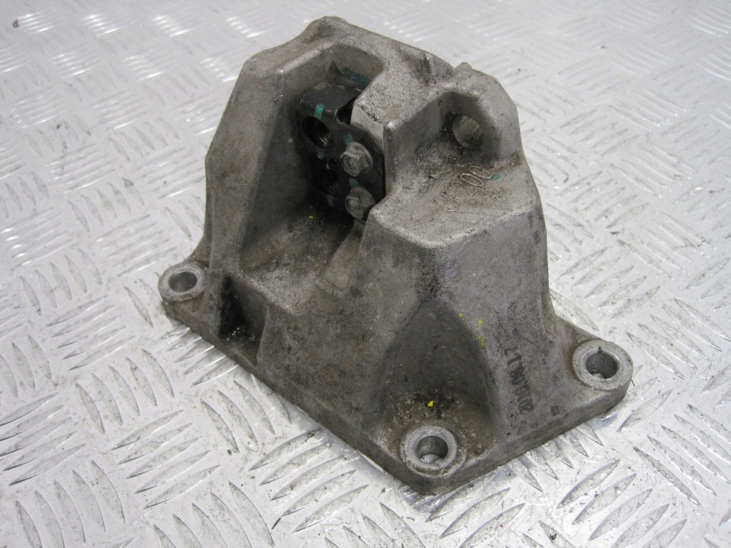 фото №1, Кронштейн кронштейн hyundai tucson sportage 3f200