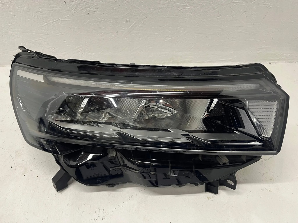 Nissan townstar фара правый  led 21 - с Разборки