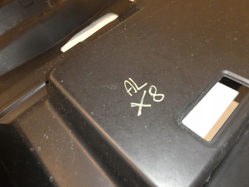 фото №13, Vw caddy v 5 коврик обшивка резиновый резиновый элемент 2k8863703b