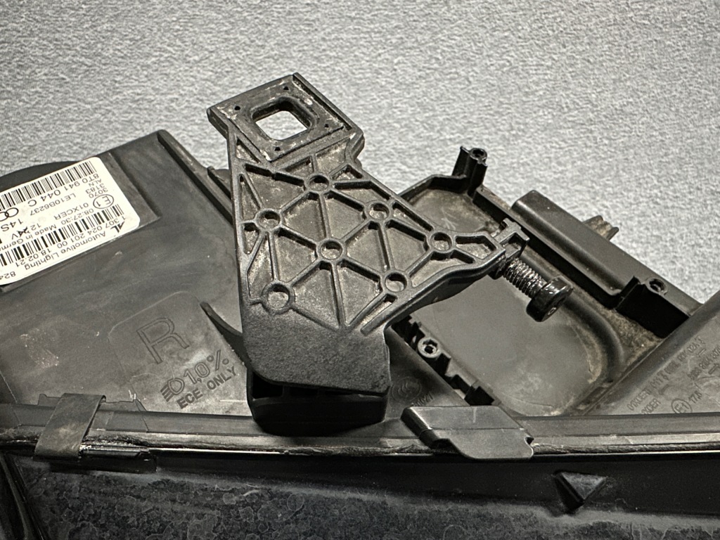 Фара audi a5 8t рестайлинг  ксенон нет поворотный led правый  оригинал 8t0941044c европа Цена