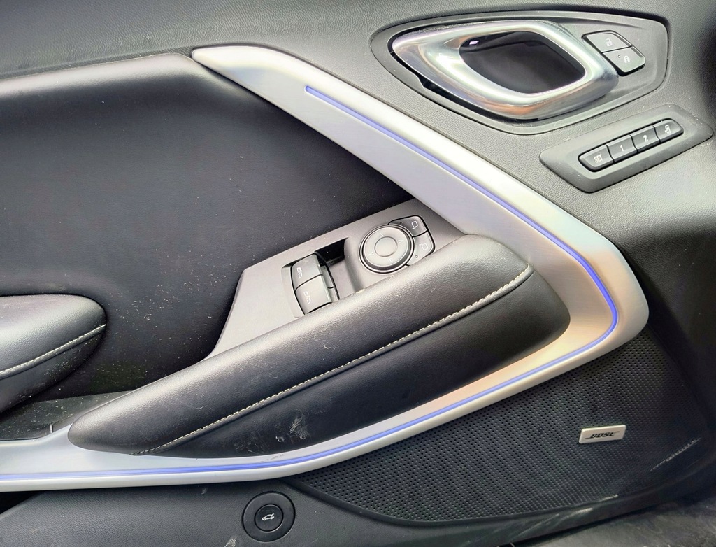 фото №11, Крышка багажника задняя спойлер бампер 4xpdc лампы тёмные i красные eu camaro vi 2016