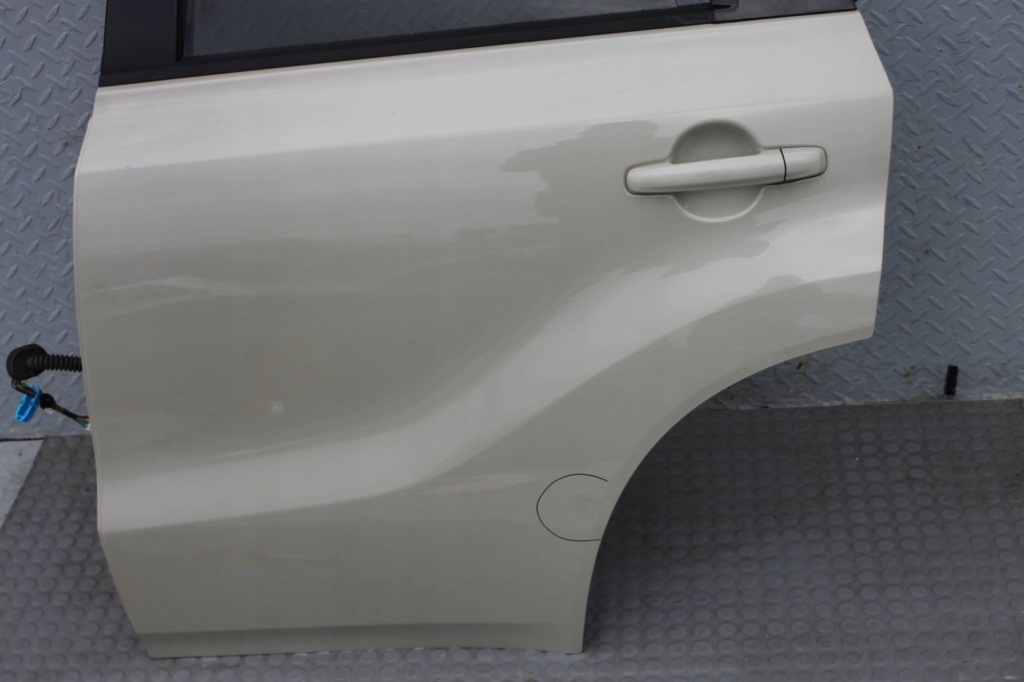 Дверь левая задние левый задний  suzuki vitara 2 3 15- a9n c51 zqq Недорого