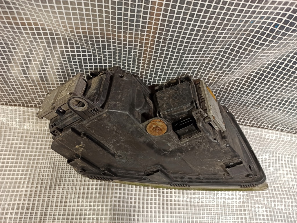 Audi a8 d3 рестайлинг  фара bixenon левая led некрутящаяся drl европа Киев