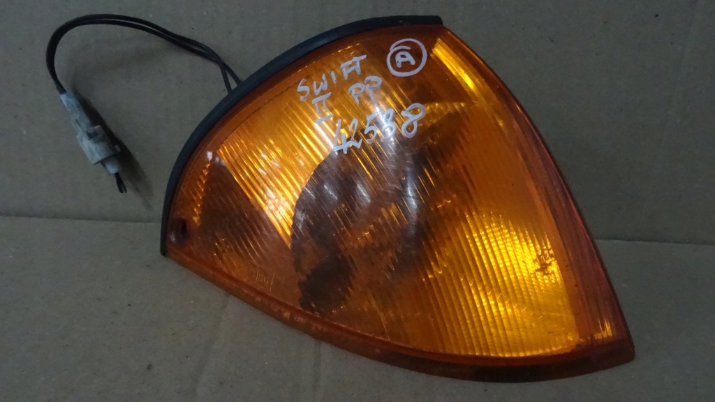 фото №3, Suzuki swift ii 2 поворотник правий перед
