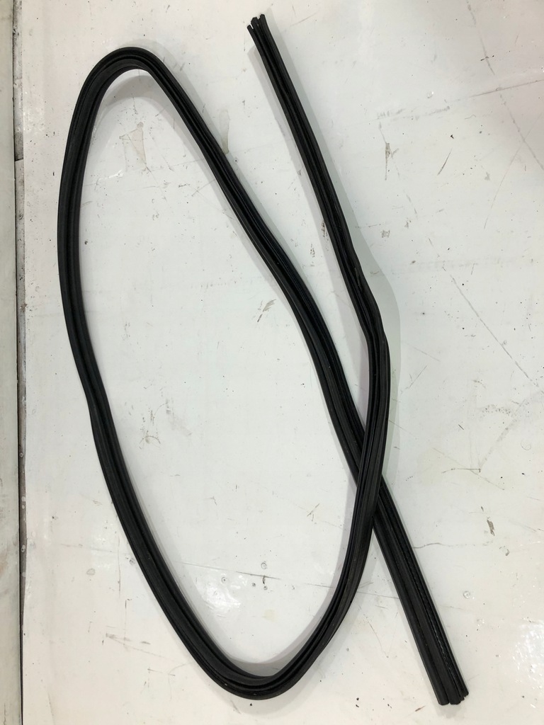 фото №1, Прокладка кришки багажника vw jetta 5c