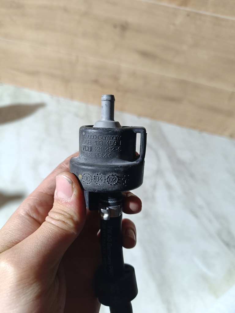 фото №1, Audi a4 b6 2.0 alt - клапан пального 06b133459d