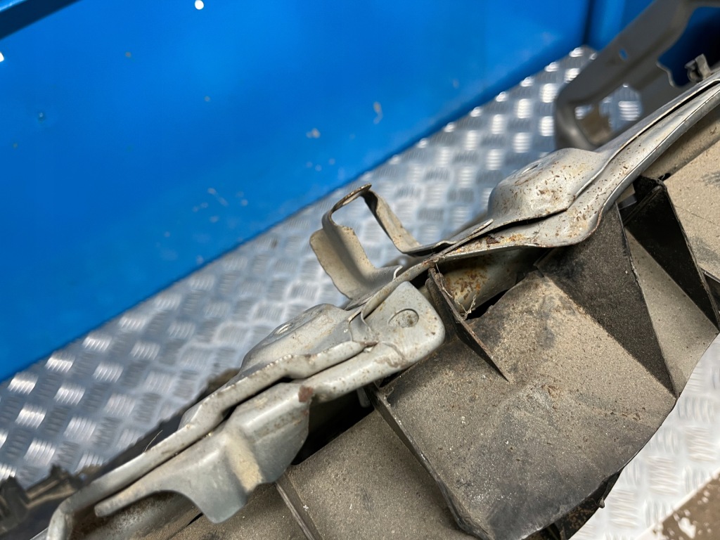 фото №8, Toyota yaris ii pas передний усилитель передний