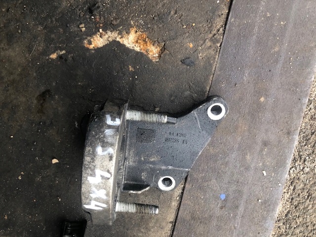 фото №1, Opel insignia опора вала 2,0 cdti 4x4