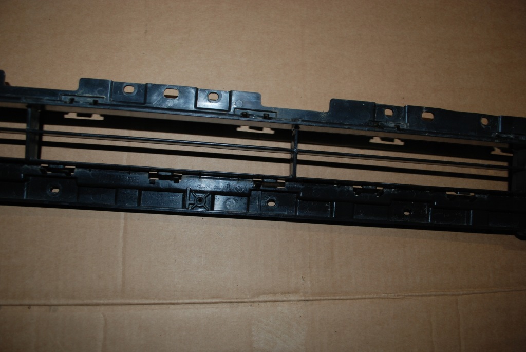 Купити Audi q3 sq3 lift 8u0 решітка бампера перед середня 8u0807683c