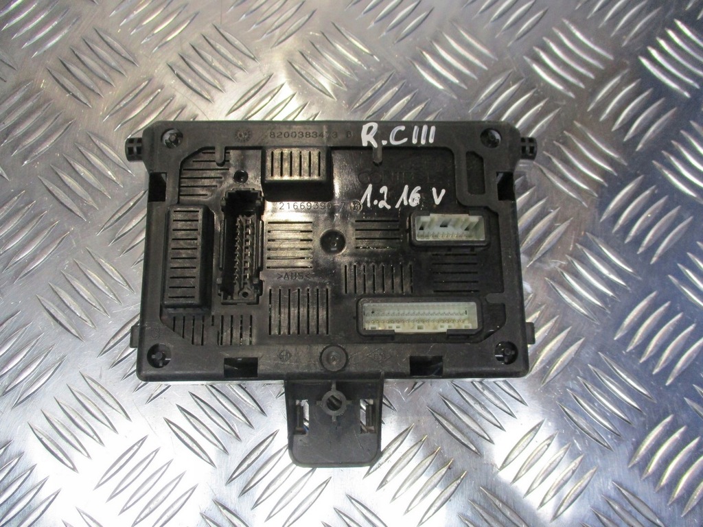 фото №1, Коробка запобіжників renault clio iii 1.2 16v 8200652286b
