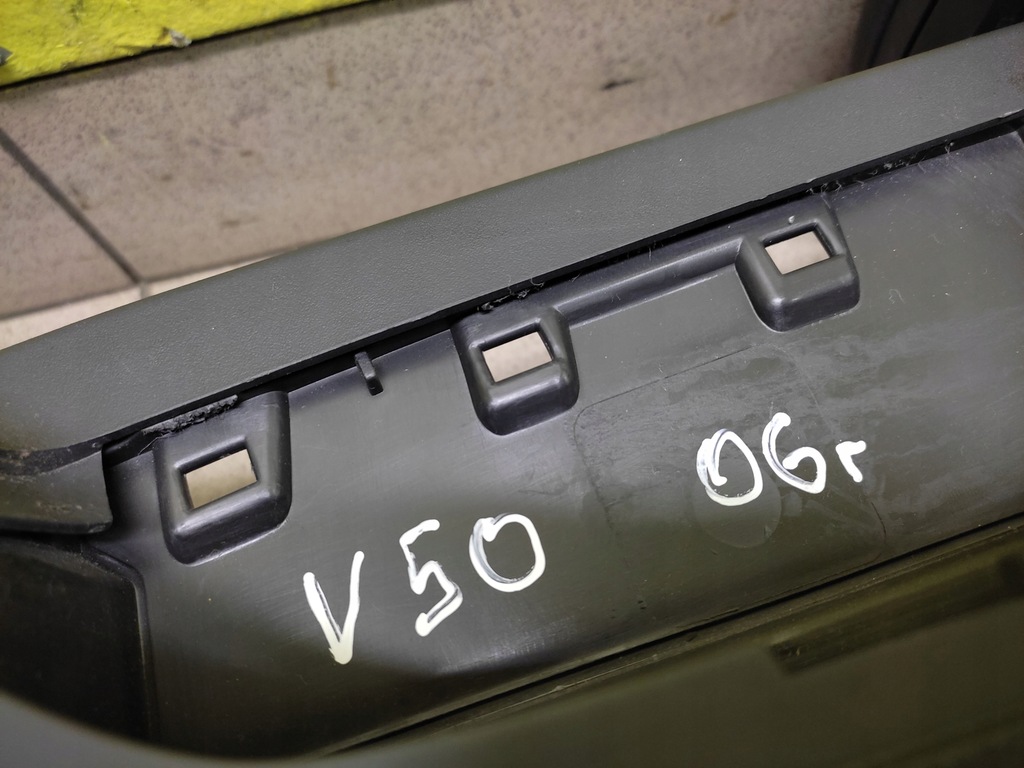 фото №15, Volvo v50 туннель средний подлокотник 30755349