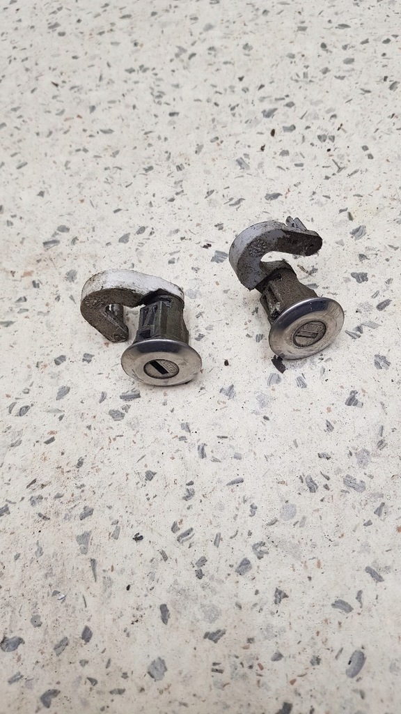 фото №1, Вкладка замка дверь комплект peugeot 306