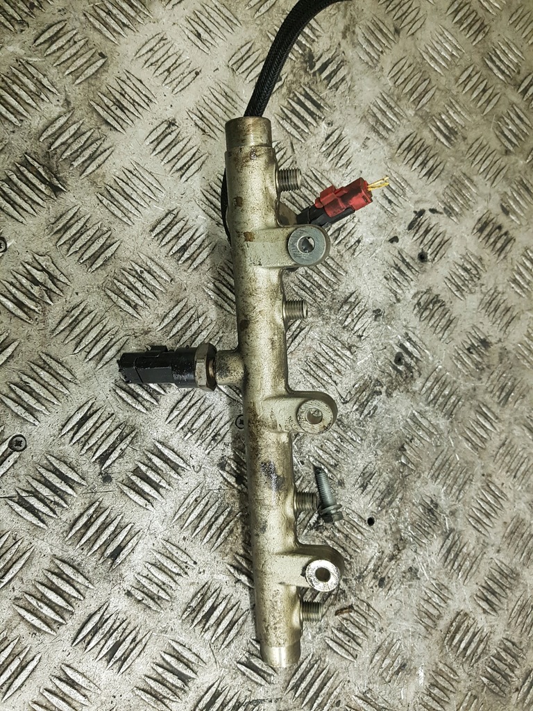 фото №1, Молдинг впрыскная peugeot expert 0445214091