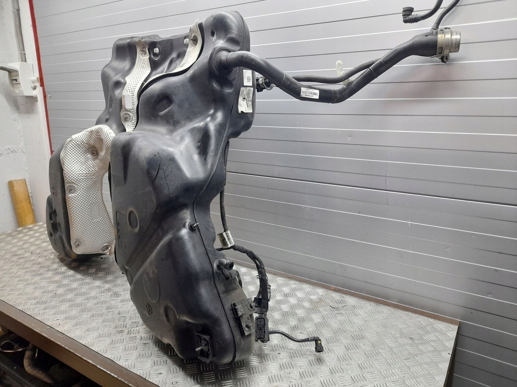 фото №15, Audi a8 s8 d4 4h 2015 з задній бак пального