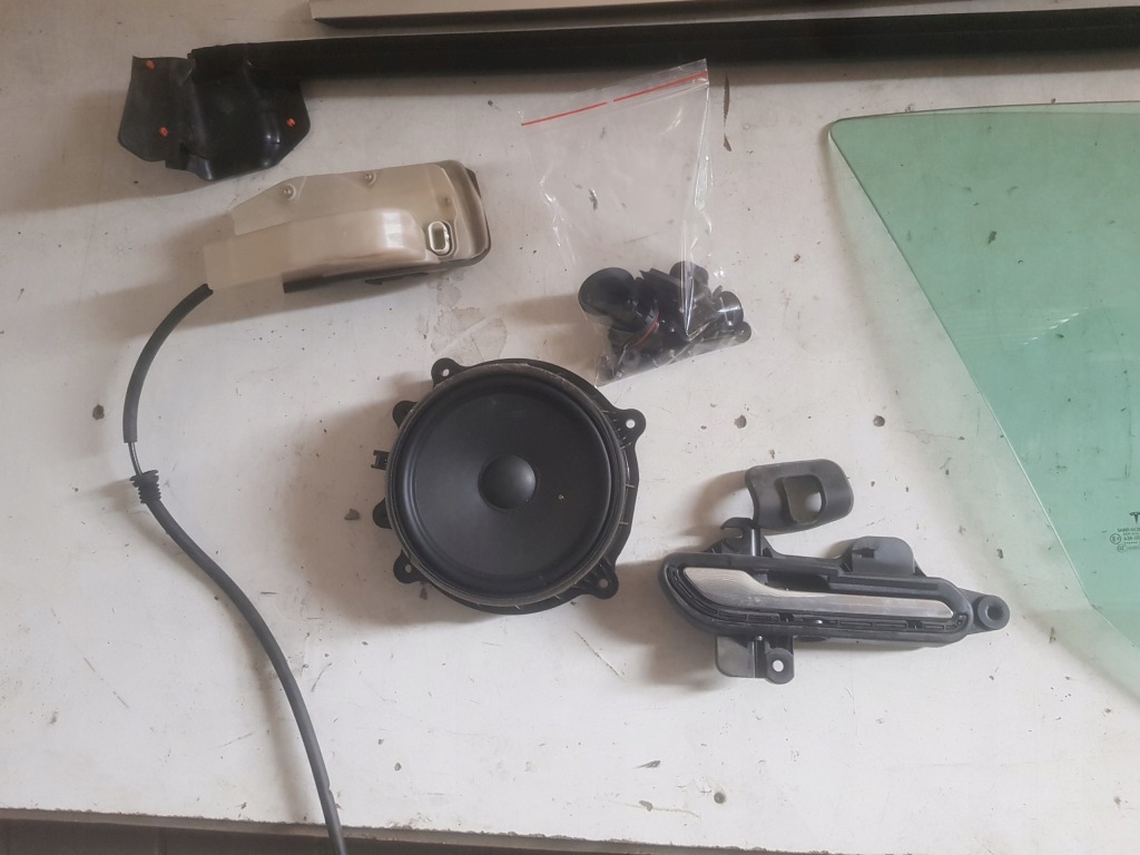 Tesla 3 оборудование правый перед стекло жгут с Разборки