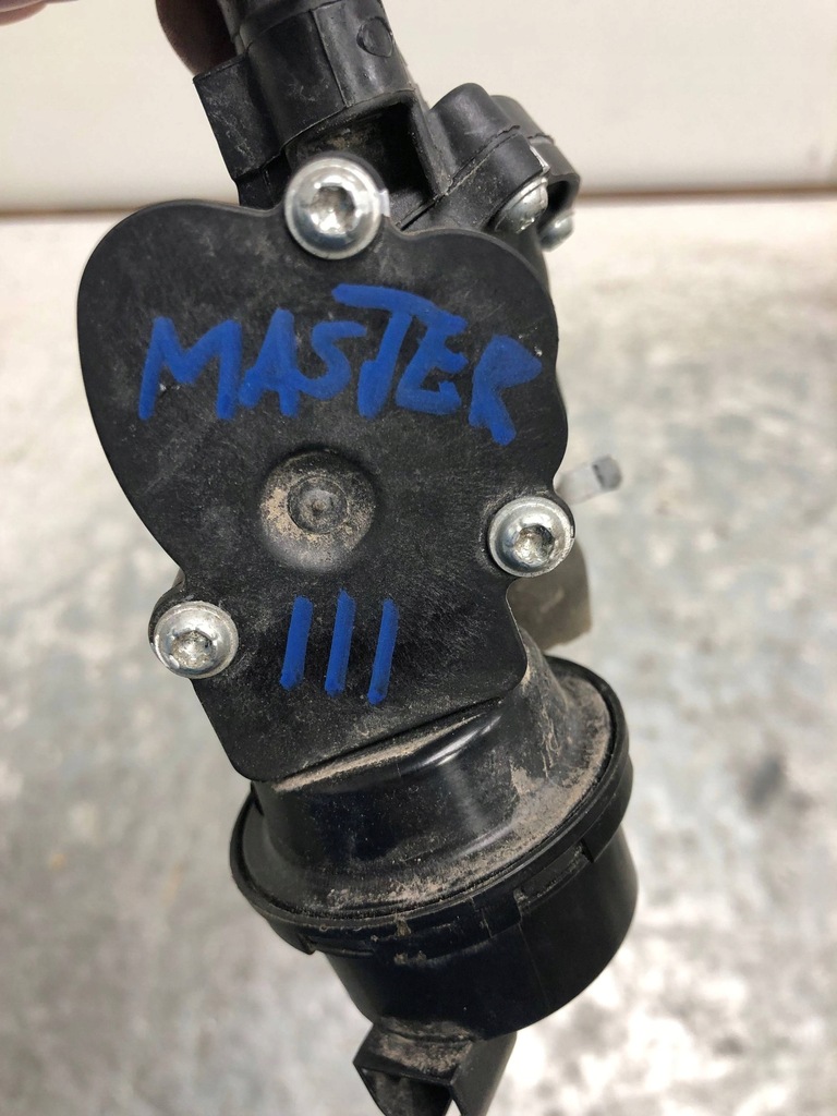 фото №5, Помпа wody renault master iii 922304507r