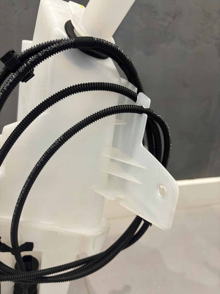 фото №8, Ford mustang mach-e 21r. бак жидкость омывателя оригинал