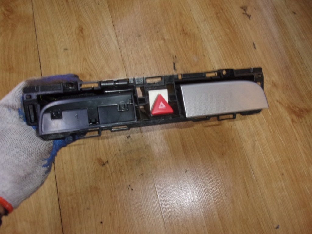 фото №1, Vw passat b6 переключатель аварийных бардачок