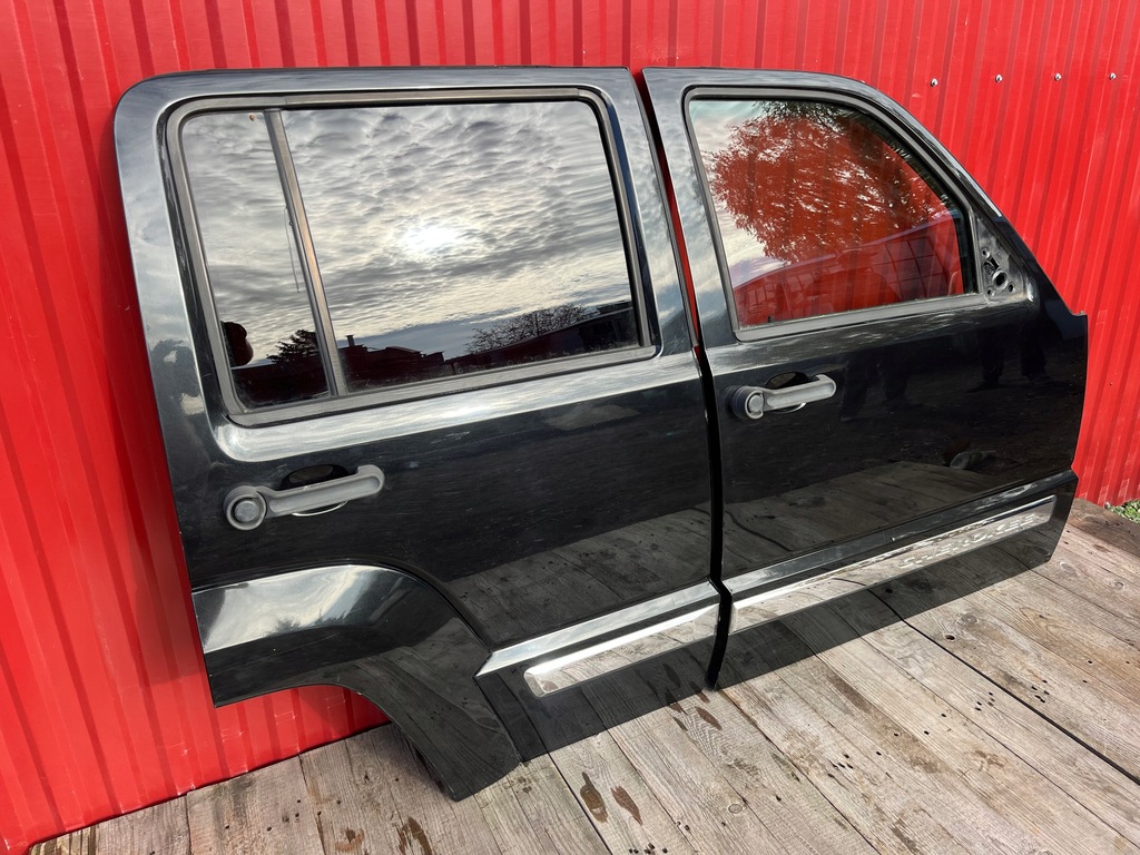 фото №7, Jeep cherokee liberty kk дверь правый задняя оригинал состояние идеальное состояние