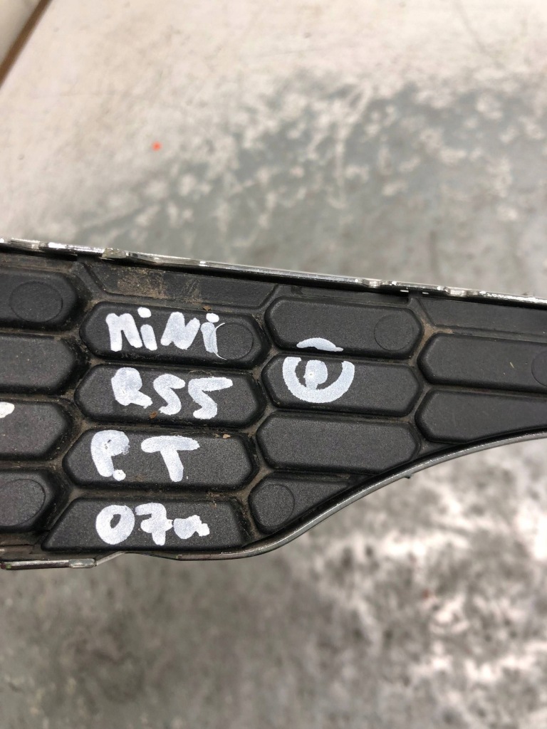 Решётка бампера правая  задний mini r55 2755534 Киев
