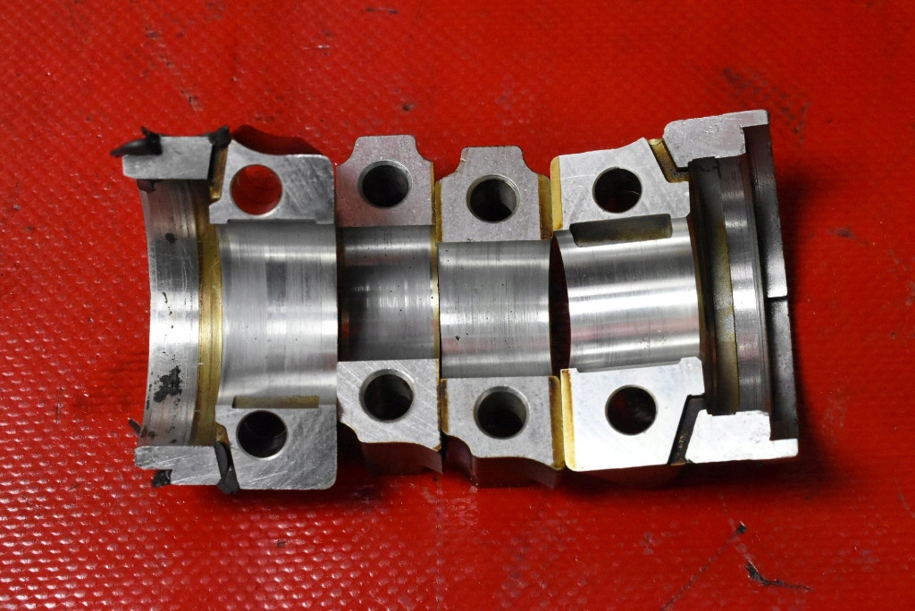 фото №16, Головка двигателя правая 078103373f audi a6 c4 2.6 v6 150 km 94-97